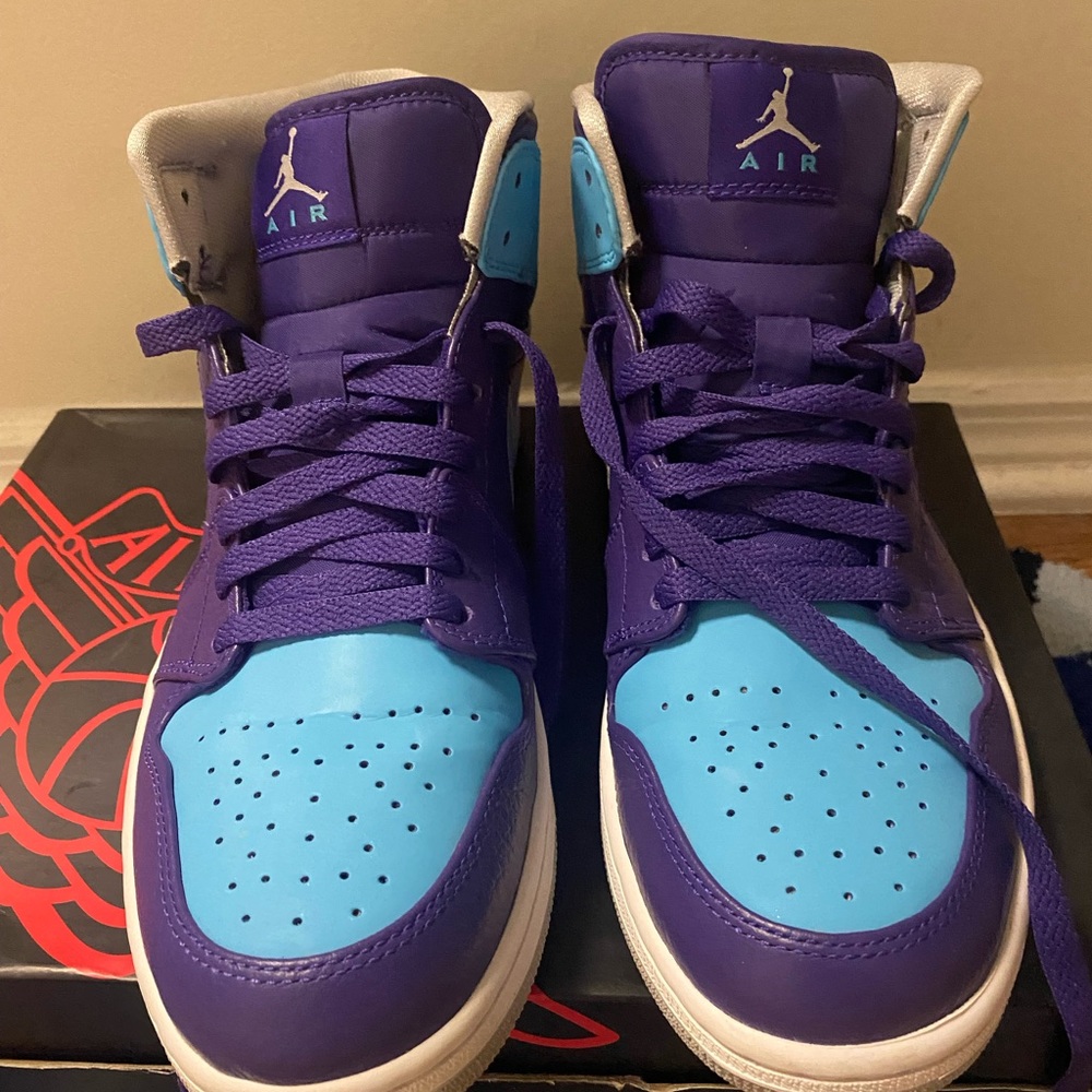 Jordan 1 Hornets